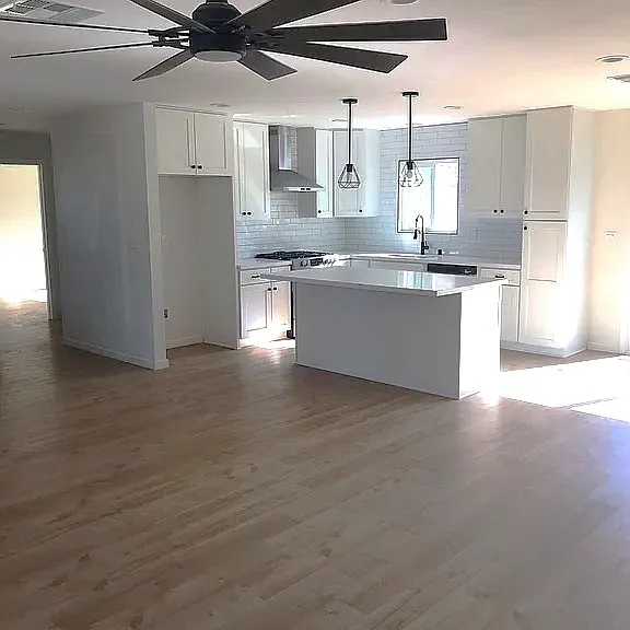 936 N Orange Ave — Photo 2