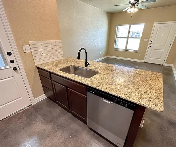 3 bed, 1332 sqft, $1,350 — Photo 4