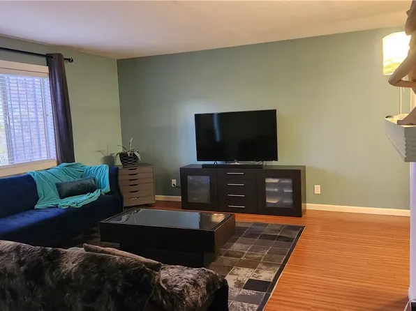 652 Greenbriar Townhouse Way, Las Vegas, NV 89121