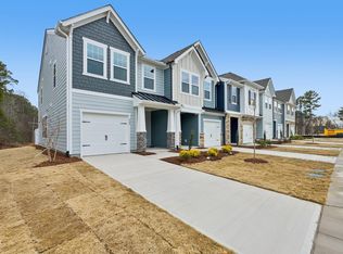 945 Kensley Grove Ln, Fuquay Varina, NC 27526