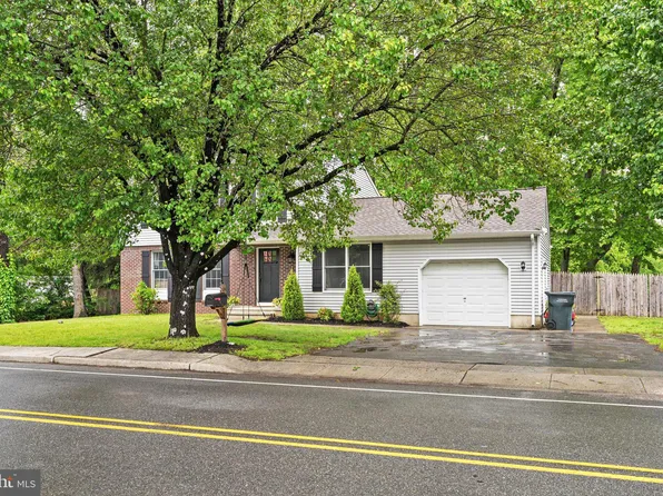 2 Bunting Bridge Rd, Cookstown, NJ 08511