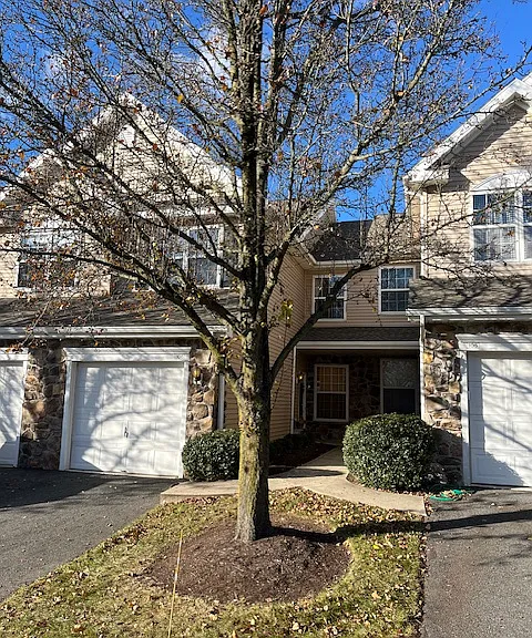 106 Country Ln — Photo 1