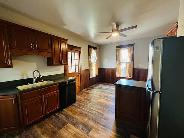 4 bed, 2222 sqft, $2,700 — Photo 3