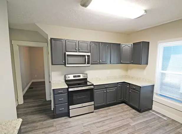 3 bed, 1300 sqft, $1,375 — Photo 3
