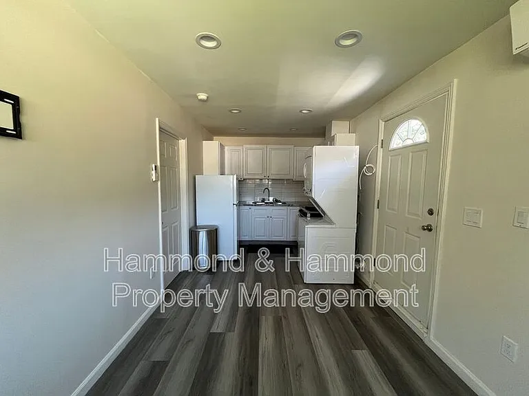 4447 Babcock Ave — Photo 8