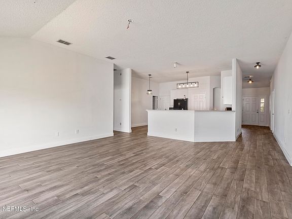 3rd image of 3028 WHISPERING WILLOW Way