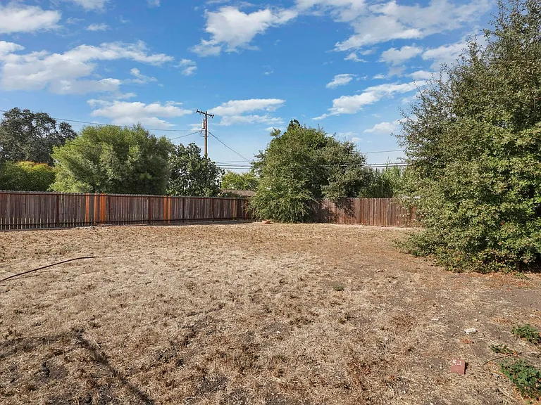 451 Marengo Ave — Photo 31