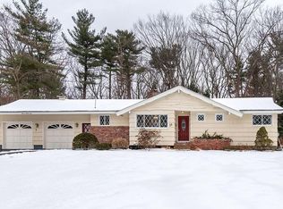 11 Abbott Ln, Chelmsford, MA 01824