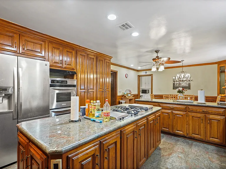 10307 Donna Ave — Photo 11