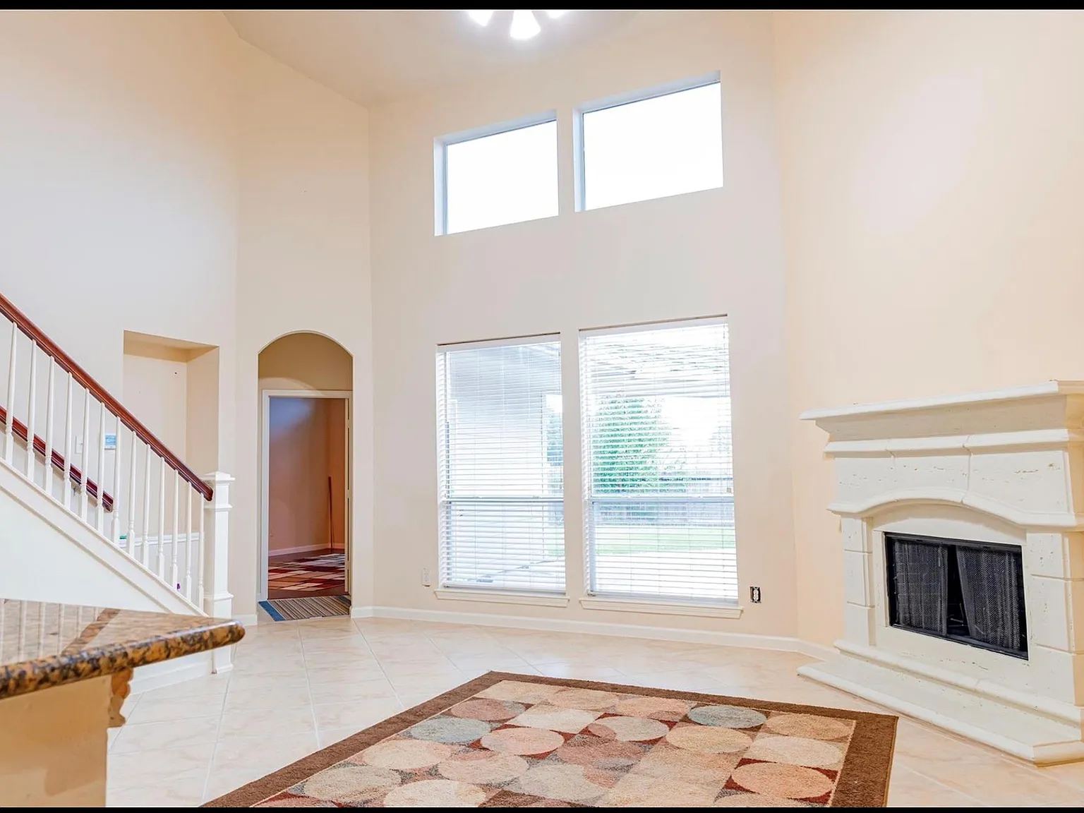 4 bed, 2.5 bath, 2685 sqft, $2,700 — Photo 4