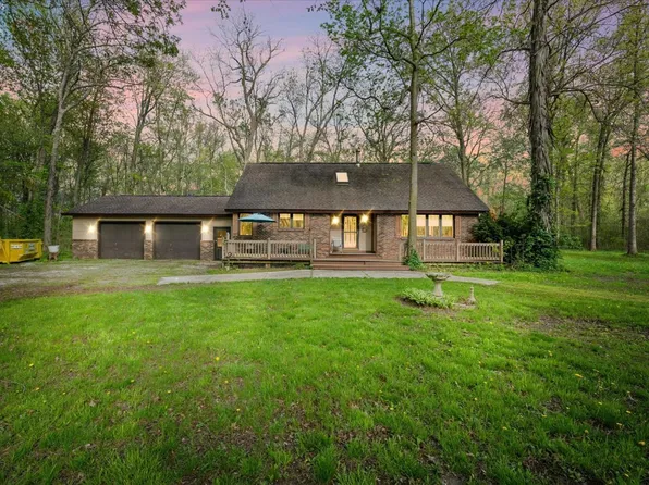 2738 W Columbus St, Port Clinton, OH 43452