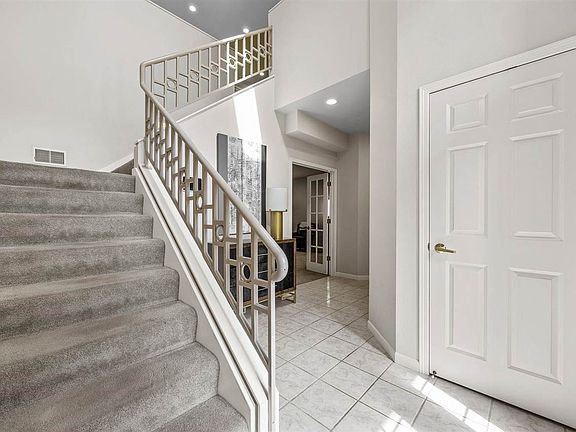 4th image of 265 Holiday Rd APT 3