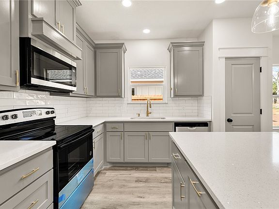 2nd image of 207 Lock Ln