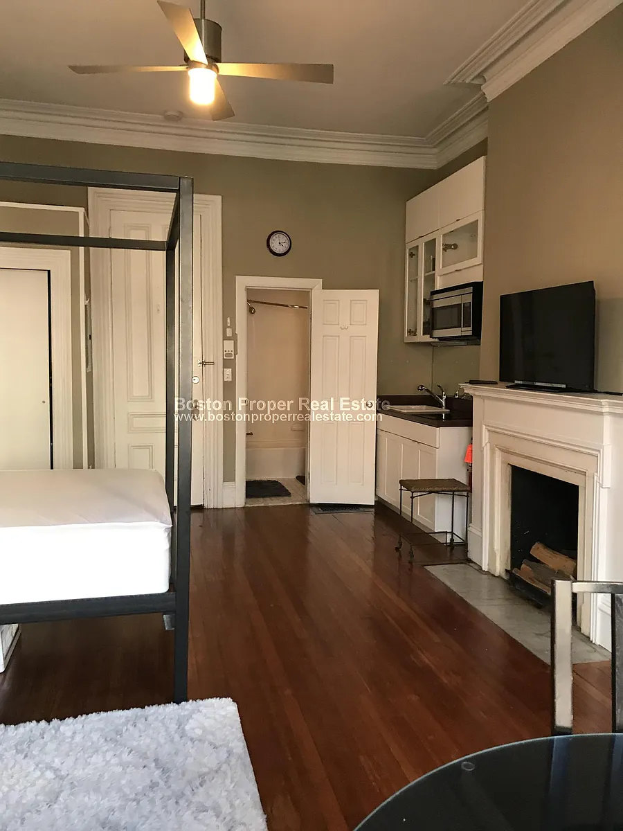 Building Photo - 323 Beacon St #5