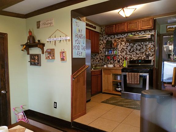 5th image of 2227 Custer Ave
