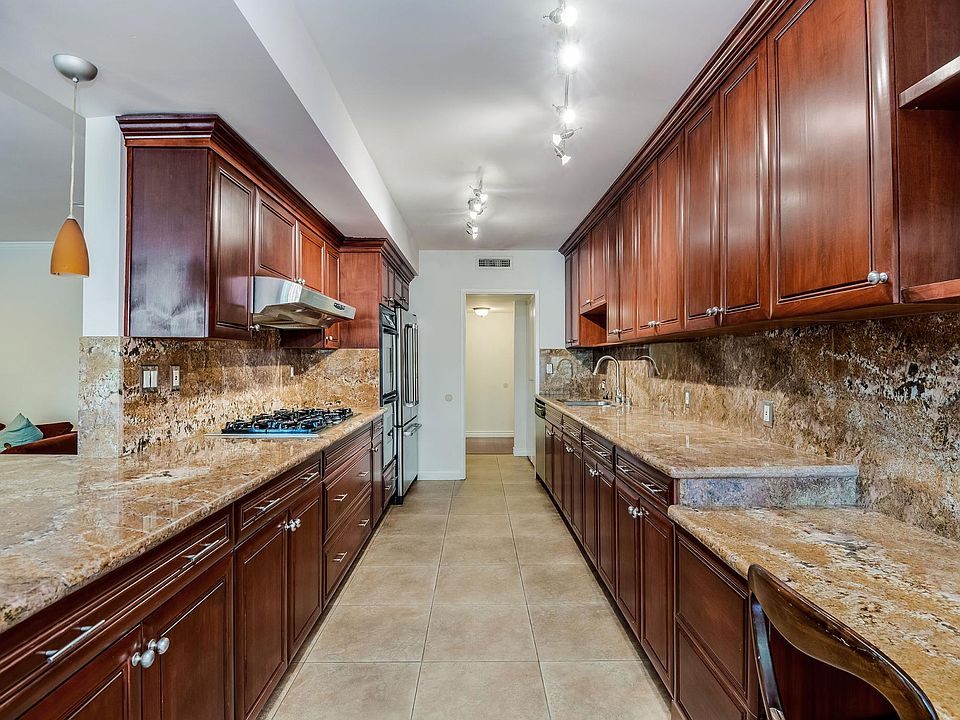 1st image of 16012 Moorpark St #103B
