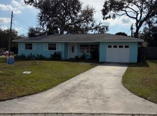 160 Overbrook St E, Belleair Bluffs, FL 33770