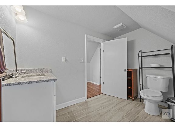 3rd image of 217 W 30th St #A2