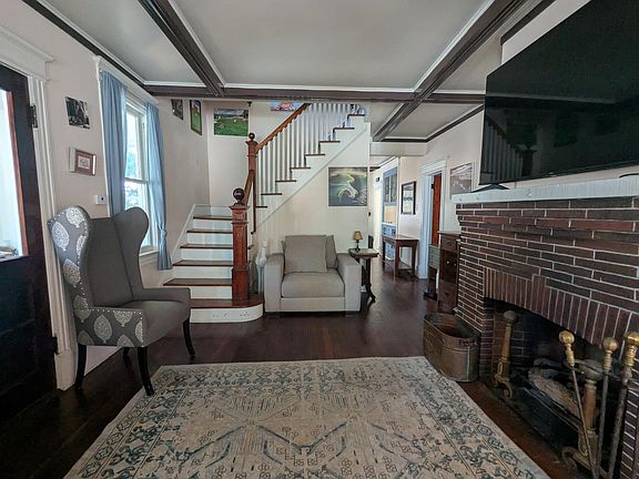 3rd image of 1 S Sacramento Ave