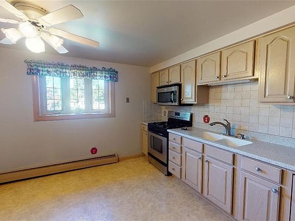 4th image of 221 Woodcrest Dr