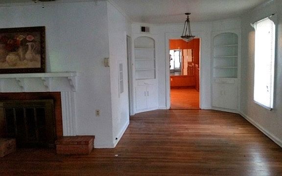 2nd image of 1301 Foster Ave