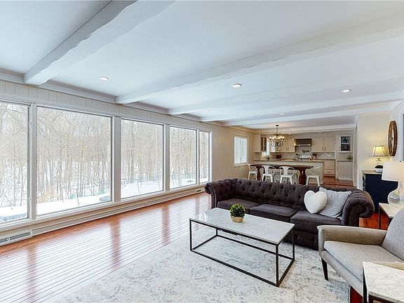 5th image of 155 Hunting Ln