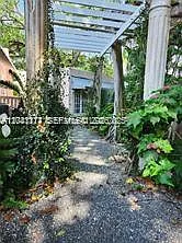 3940 Main Cottage #COTTAGE — Photo 2