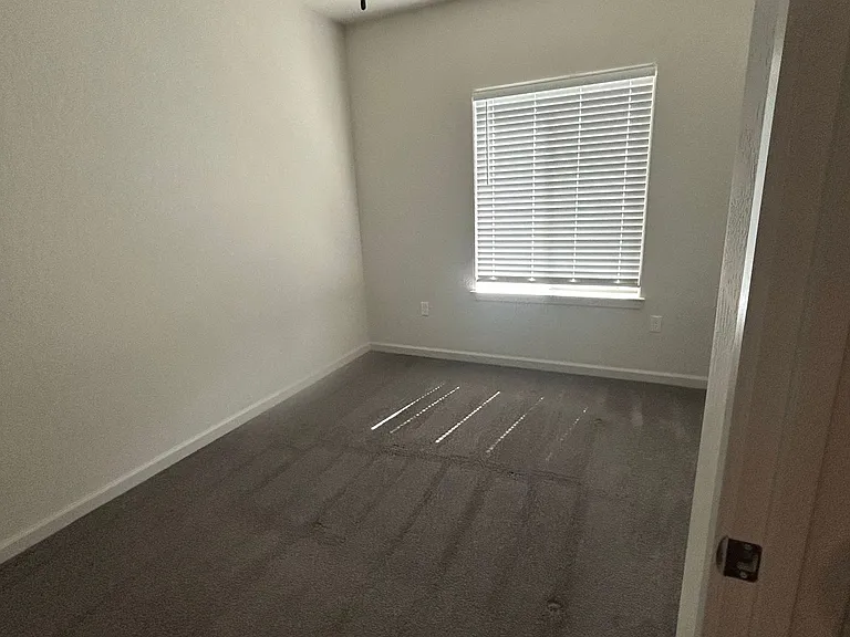 4405 S Silvervale St #102 — Photo 7