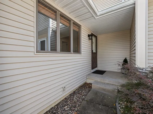 3283 Johnathan Ave #3283, Bettendorf, IA 52722