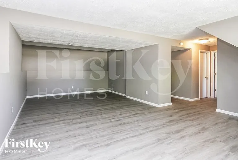 910 Woodlark Dr — Photo 5