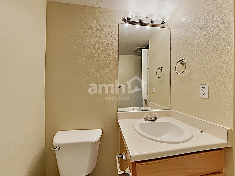 1638 S Buckley Way — Photo 13