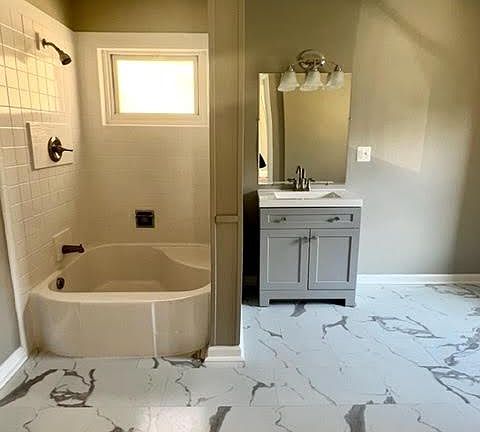 5th image of 874 Rockdale Ave #1