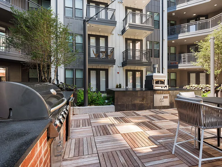 Troubadour Apartments — Photo 19