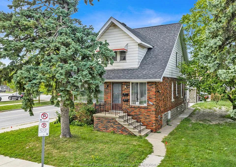 306 Foch Ave
