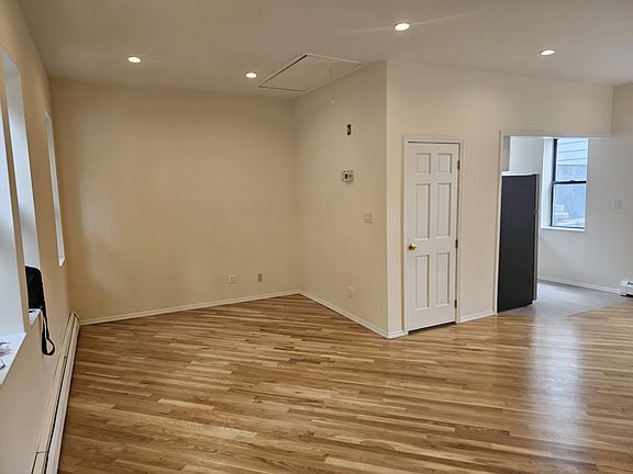 5th image of 244 Ainslie St Floor 2