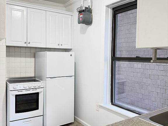 5th image of 312 W 15th St APT 8