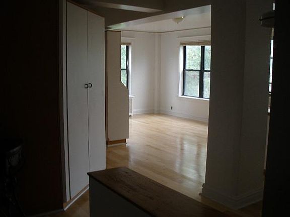 5th image of 4501 Maryland Ave APT 505