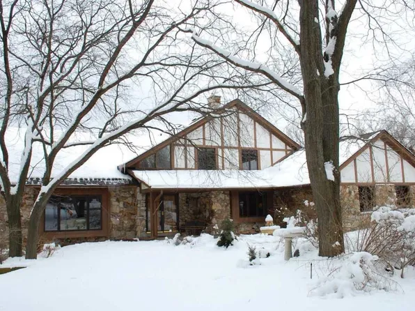 1785 Manchester Dr, Grafton, WI 53024