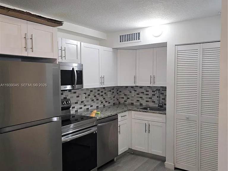 5185 W Flagler St #204 — Photo 18