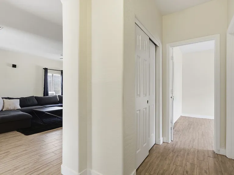 1008 W Saint Charles Ave — Photo 26