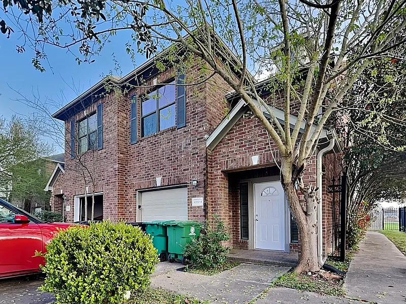 3 bed, 2.5 bath, 1750 sqft, $1,800 — Photo 1