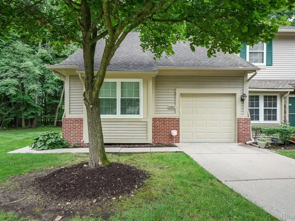 30664 Vine Ct, Novi, MI 48377