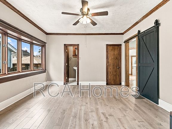 3rd image of 36 N Dearborn St