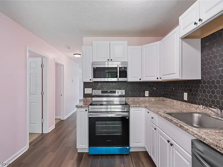 219 N Jefferson St — Photo 6
