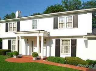 1310 Sandringham Way, Bloomfield Hills, MI 48301