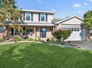 2486 Hedge Row Dr, Aurora, IL 60502