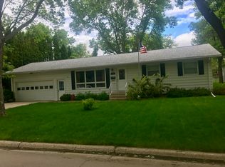 206 Gray Pl W, Marshall, MN 56258