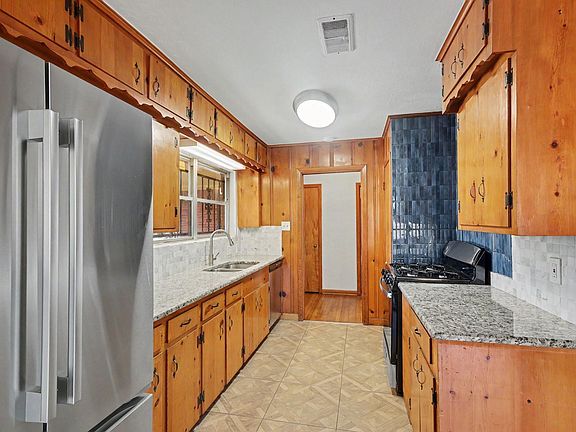 2nd image of 1803 Sea Queen Ct