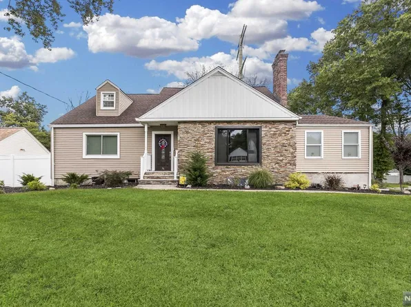 76 Overlook Ave, East Hanover, NJ 07936