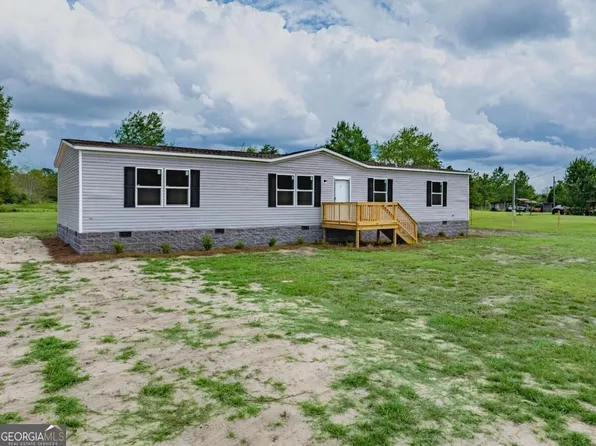 195 Meadow Hill Ln, Doerun, GA 31744
